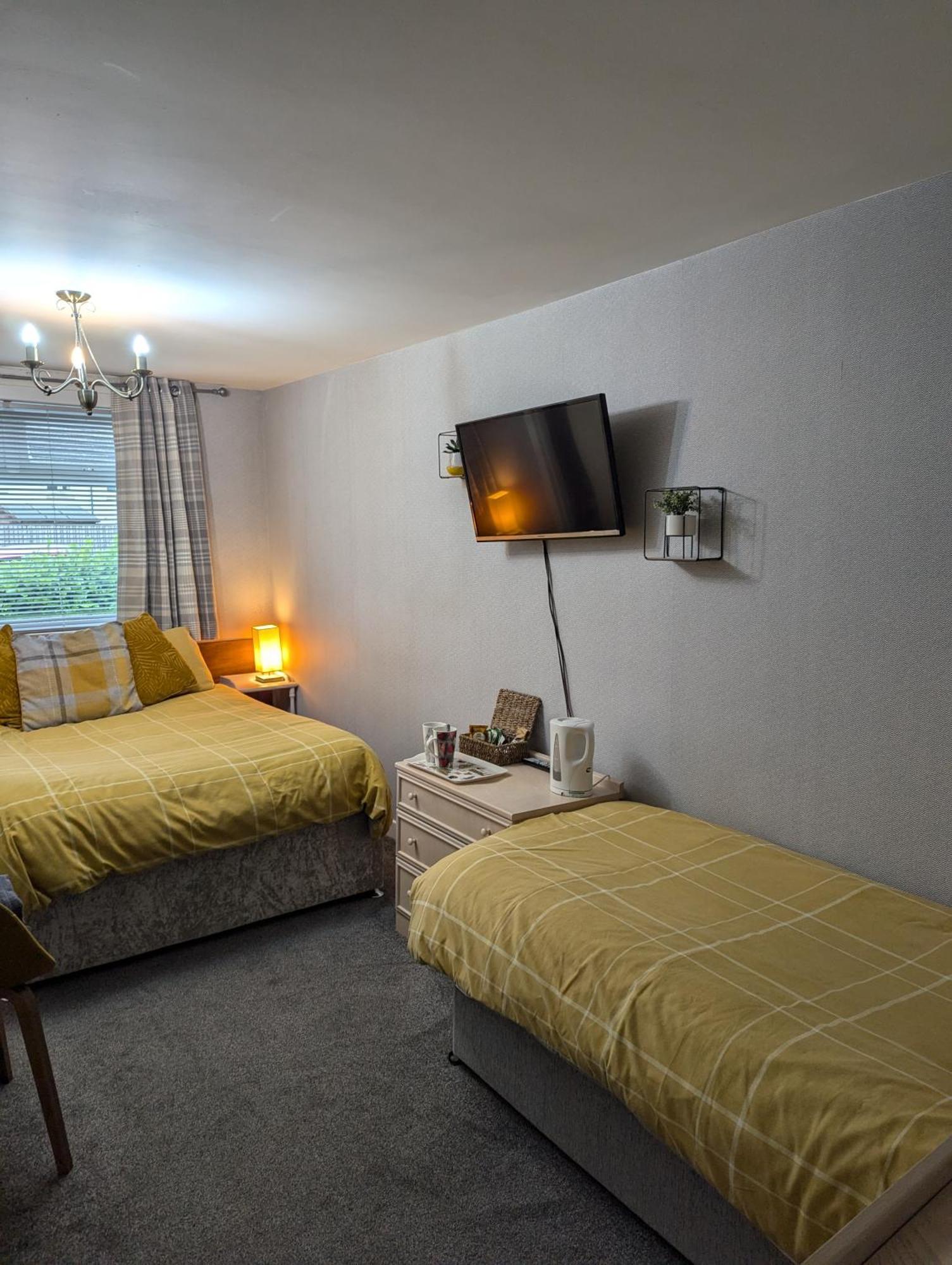 Rooms At Tarrareoch Bathgate Habitación foto