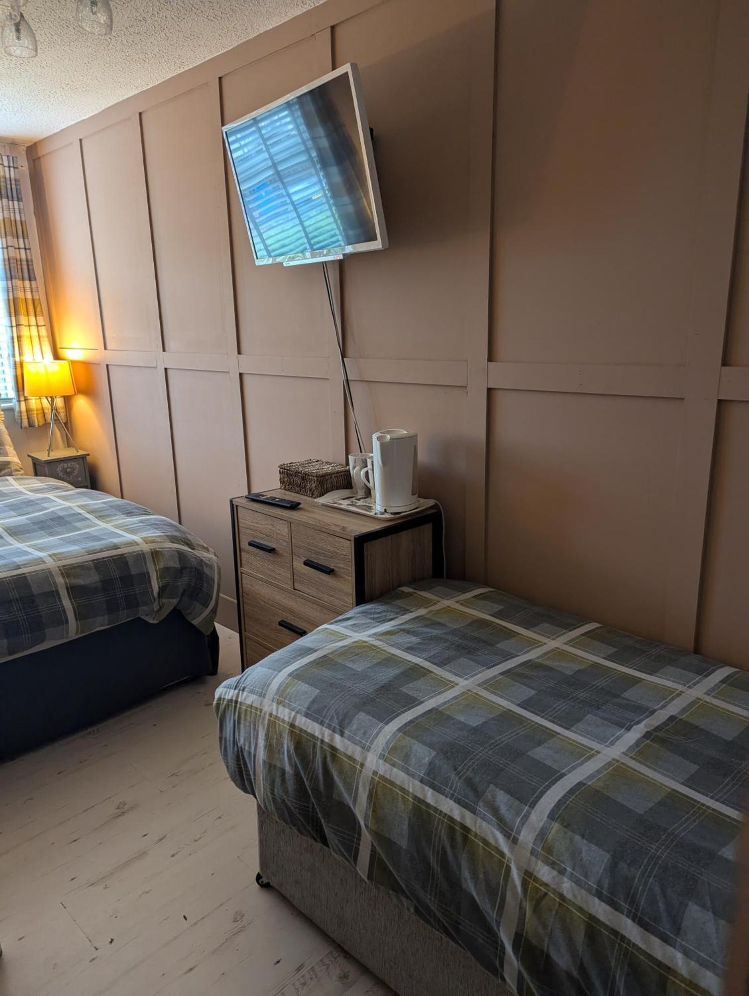 Rooms At Tarrareoch Bathgate Habitación foto
