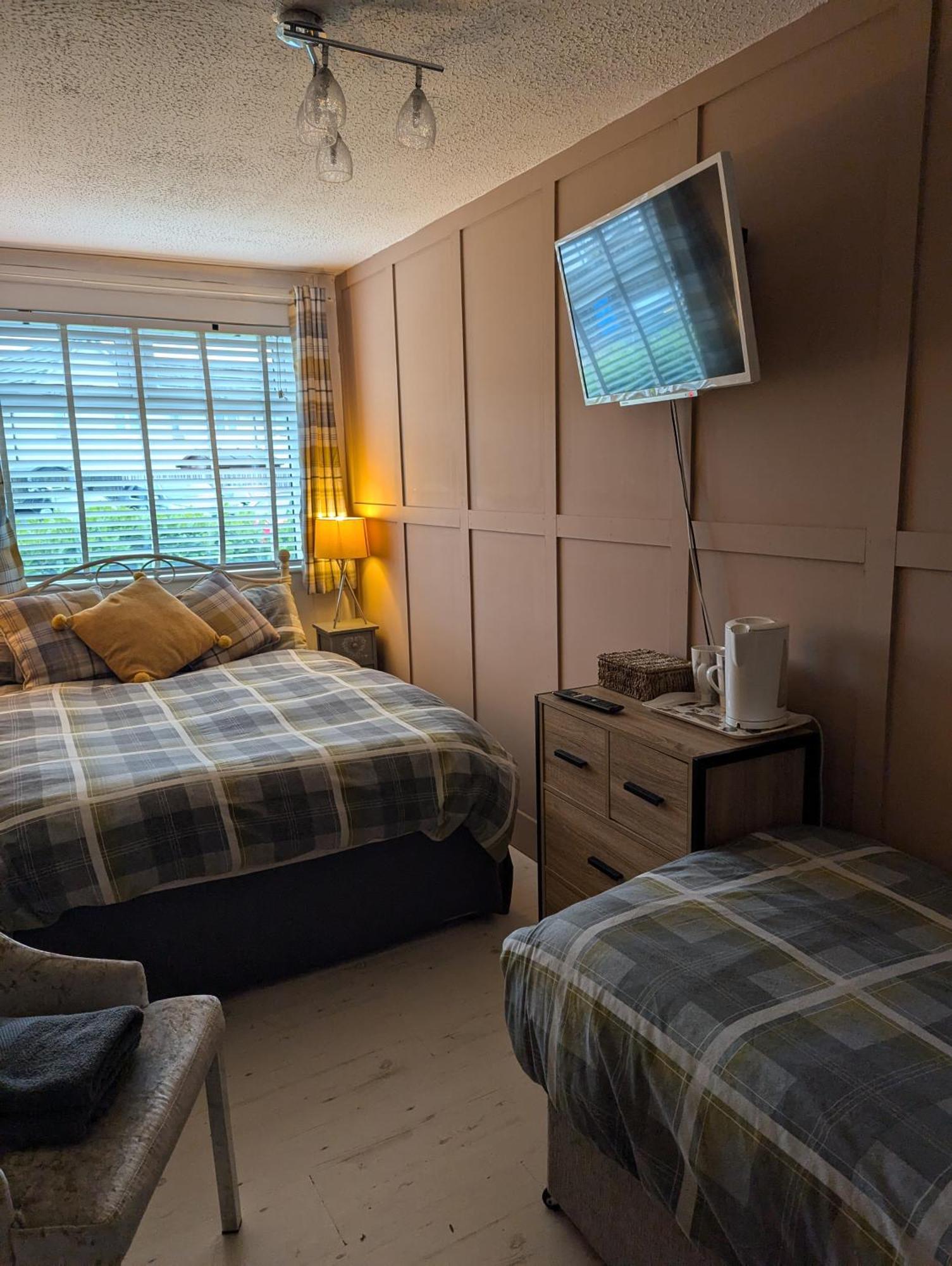 Rooms At Tarrareoch Bathgate Habitación foto